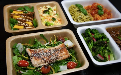 Produkty Green Deal; Zatavovací misky, menuboxy, lunchboxy a podložní misky vyrobené z extrudovaného polypropylenu.100% eko potravinové obaly, které mají do budoucna zelenou